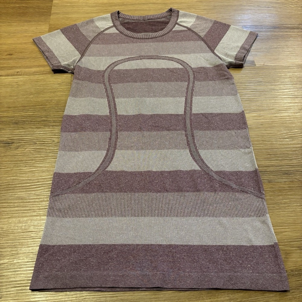 Lululemon Swiftly Tech Short Sleeve Shirt Women's Size 6 Purple Striped Running
